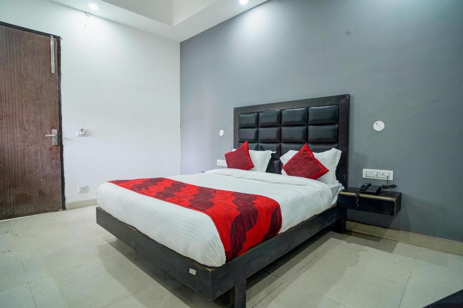 Hotel Green Snapper'100 M From Delhi University Near Isbt Kashmiri Gate Нью-Дели Экстерьер фото