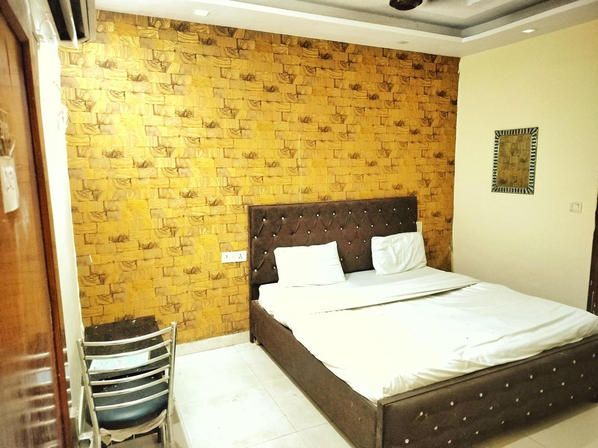 Hotel Green Snapper'100 M From Delhi University Near Isbt Kashmiri Gate Нью-Дели Экстерьер фото